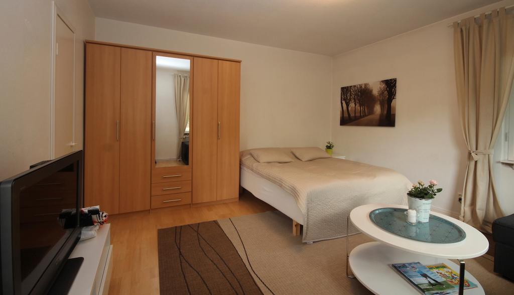 Majoitushuoneisto Tuomipuisto Appartement Naantali Kamer foto